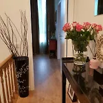 Сasa de vacaciones Luxurious Pink House And Parking