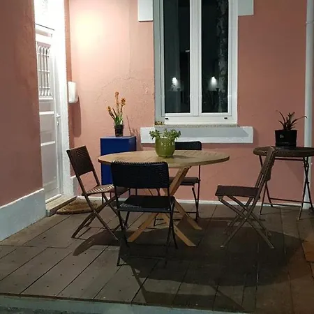 Luxurious Pink House And Parking 度假居 波尔图