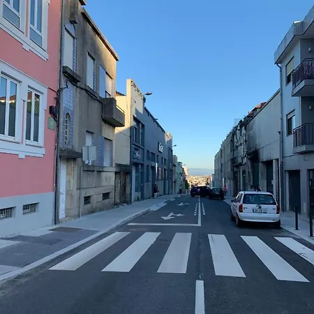 Luxurious Pink House And Parking 度假居 波尔图