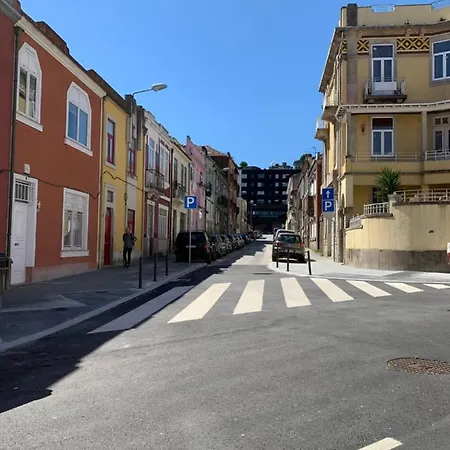 Luxurious Pink House And Parking 度假居
