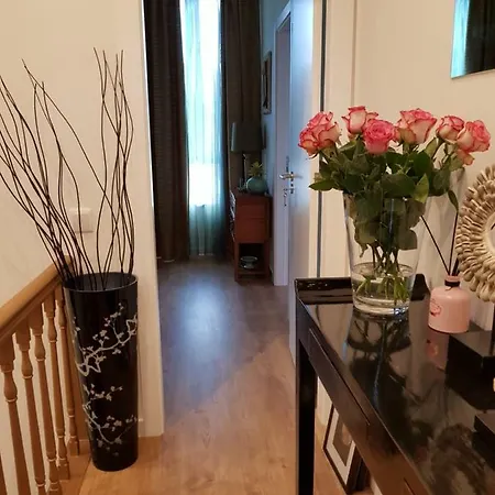 度假居 Luxurious Pink House And Parking