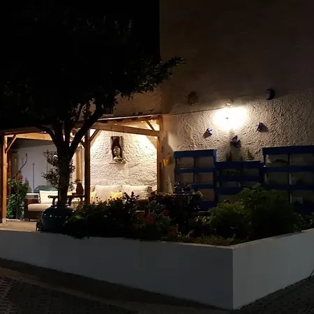 Ferienhaus Luxurious Pink House And Parking Porto