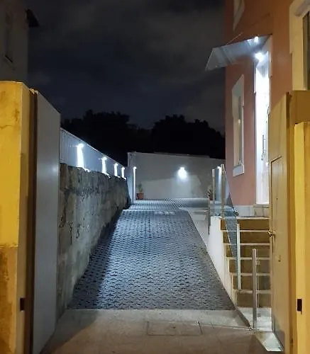 Ferienhaus Luxurious Pink House And Parking Porto