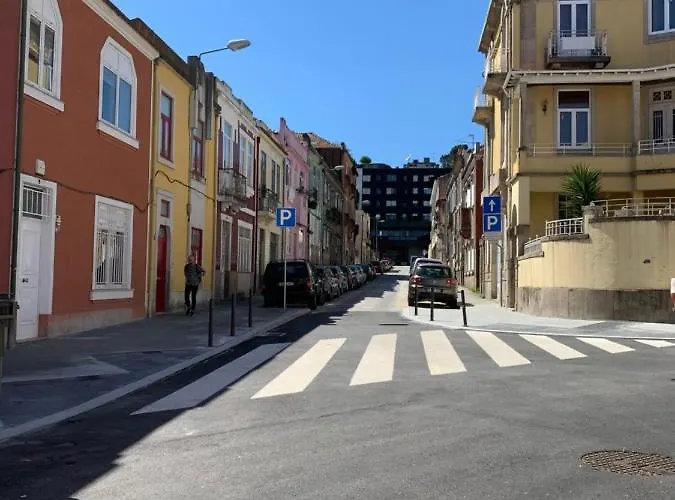 Luxurious Pink House And Parking Ferienhaus