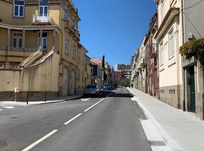 Luxurious Pink House And Parking Ferienhaus Porto