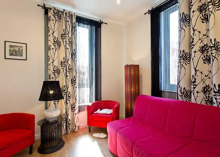 Luxurious Pink House And Parking