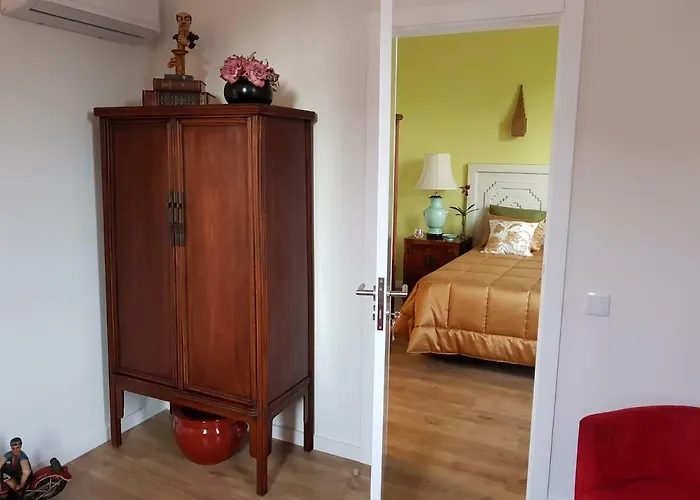 Ferienhaus Luxurious Pink House And Parking Porto