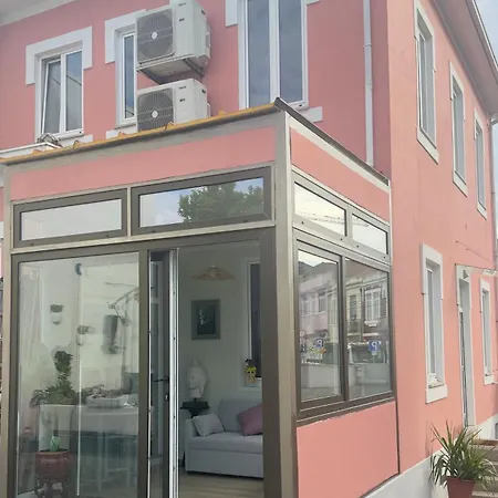 Holiday home Luxurious Pink House And Parking