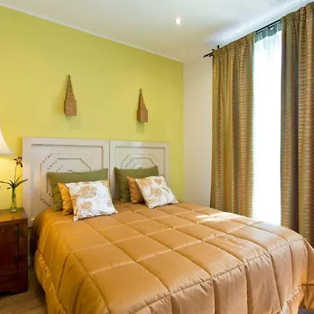 Vakantiehuis Luxurious Pink House And Parking