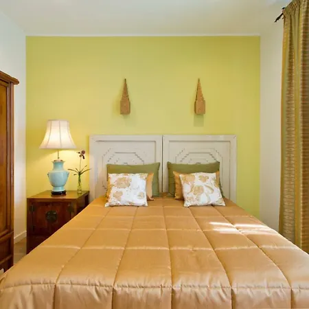Luxurious Pink House And Parking Holiday home Porto