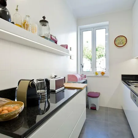 Vakantiehuis Luxurious Pink House And Parking *