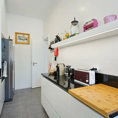 Vakantiehuis Luxurious Pink House And Parking *