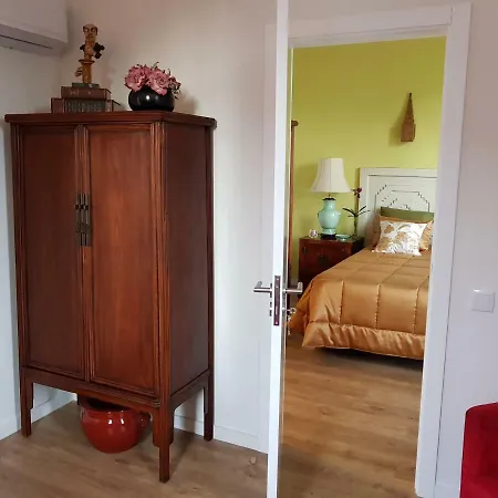 Semesterbostad Luxurious Pink House And Parking Oporto