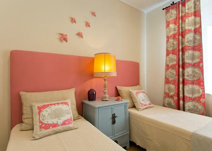 Luxurious Pink House And Parking Feriehus Porto