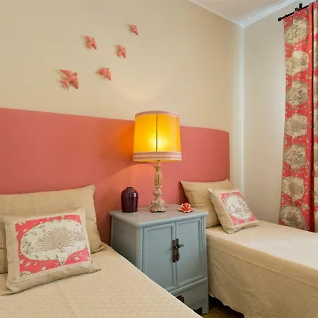 Luxurious Pink House And Parking Дом отдыха Порту