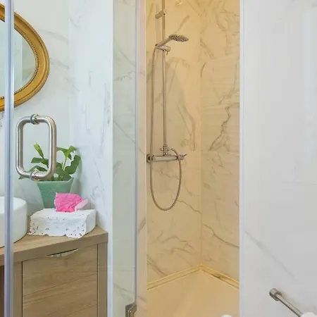 Luxurious Pink House And Parking *